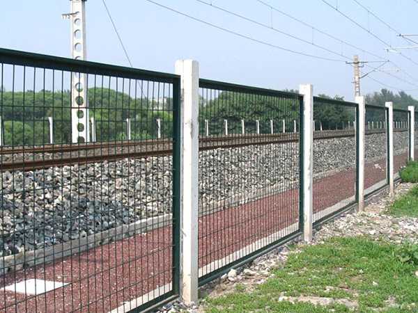 河北华坤交通 铁路护栏网安装